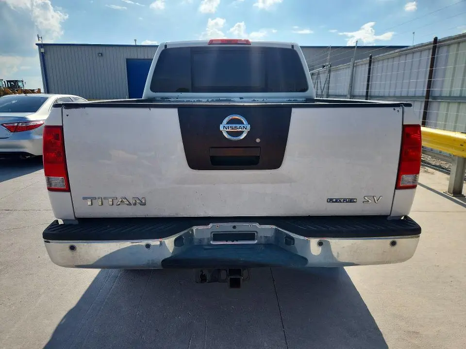 2011 NISSAN TITAN SV  