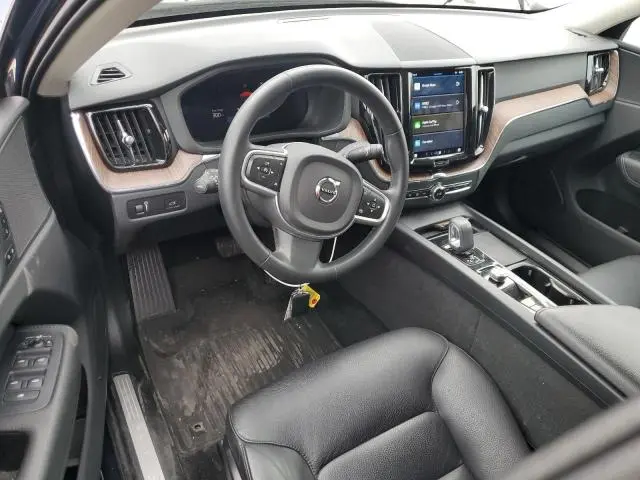 2022 VOLVO XC60 B5 MOMENTUM  