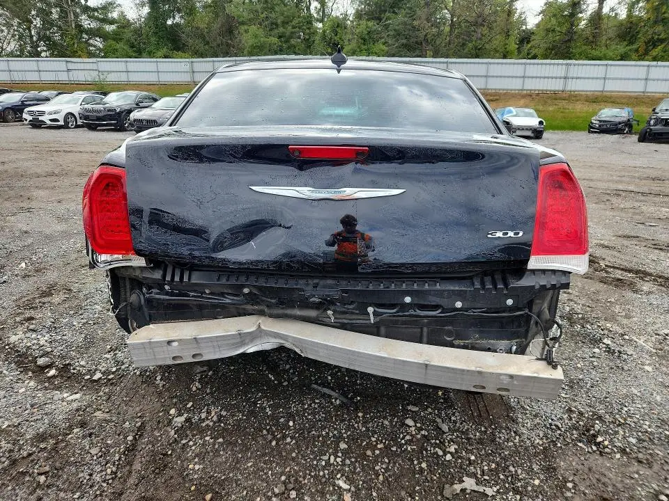 2017 CHRYSLER 300 LIMITED  
