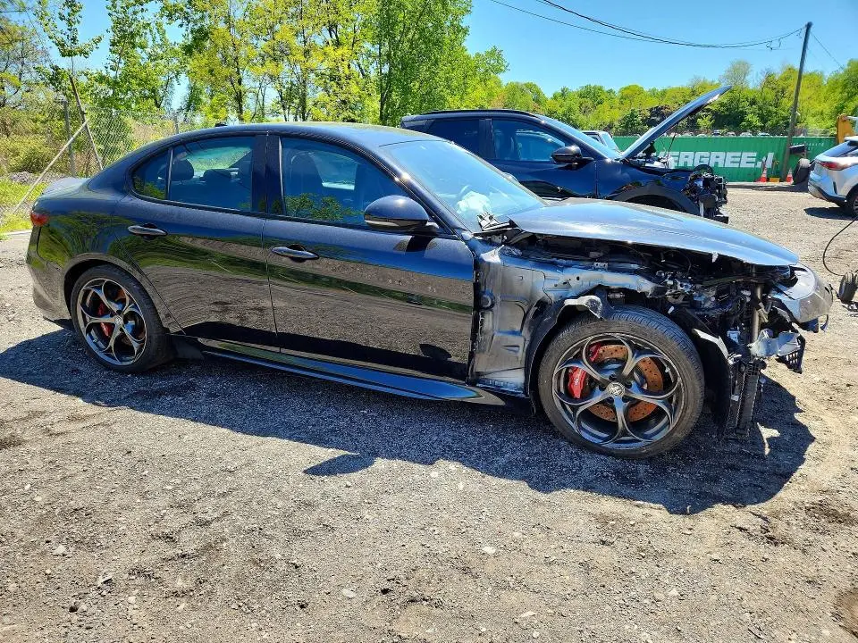 2023 ALFA ROMEO GIULIA QUADRIFOGLIO  