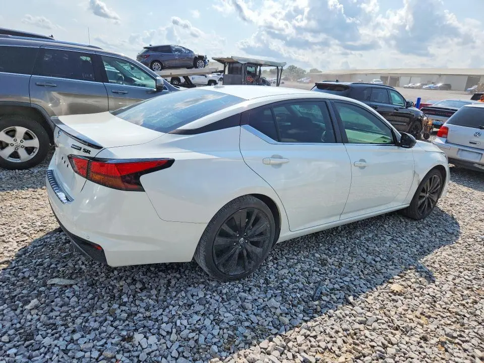 2022 NISSAN ALTIMA SR  