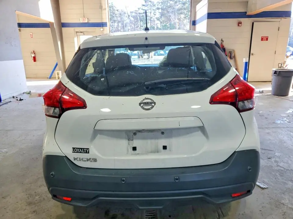 2020 NISSAN KICKS S  
