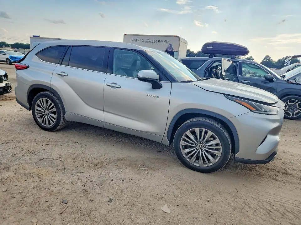 2021 TOYOTA HIGHLANDER HYBRID PLATINUM  