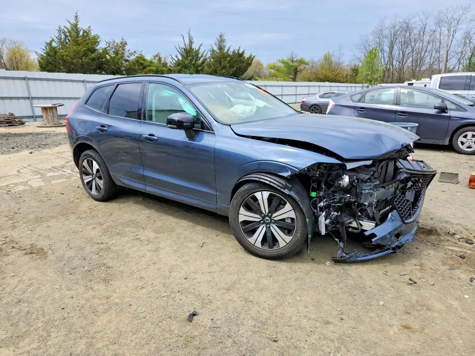 2025 VOLVO XC60 PLUS  