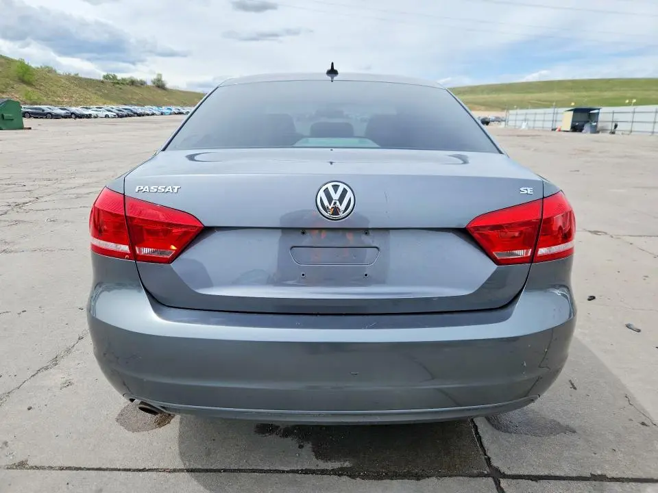2013 VOLKSWAGEN PASSAT SE  