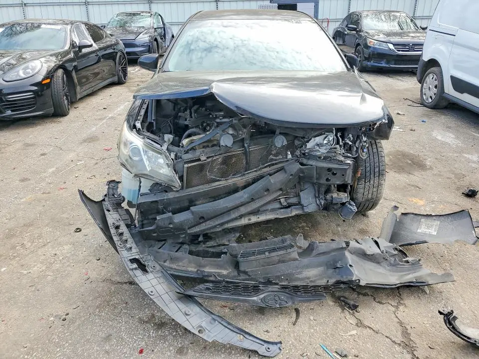 2014 TOYOTA CAMRY SE  