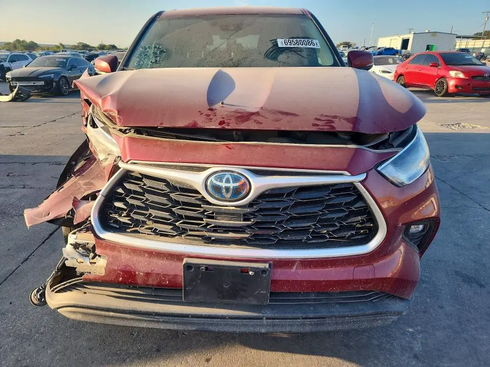 2021 TOYOTA HIGHLANDER HYBRID LE  