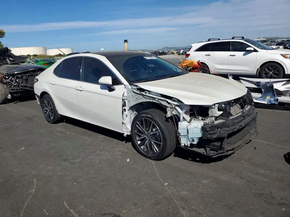 2023 TOYOTA CAMRY XLE  