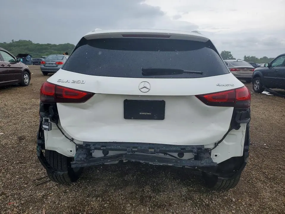 2021 MERCEDES-BENZ GLA 250 4MATIC  