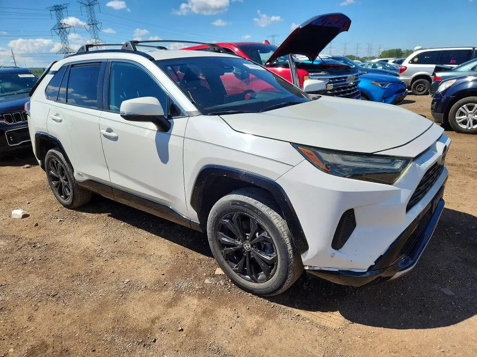 2022 TOYOTA RAV4 SE  