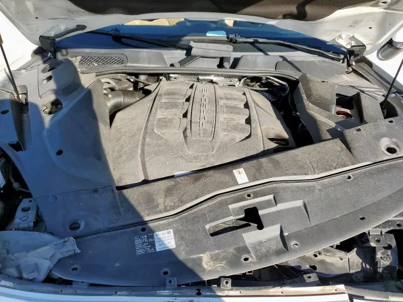 2016 PORSCHE CAYENNE   