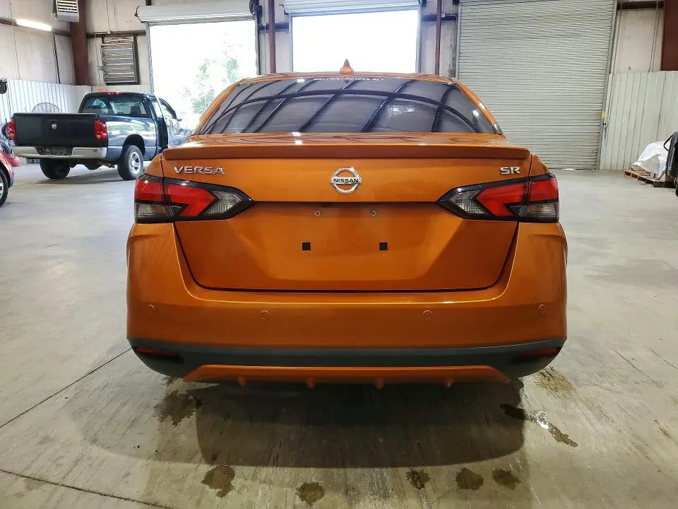 2022 NISSAN VERSA SR  