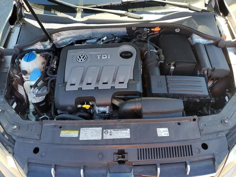 2014 VOLKSWAGEN PASSAT SE  