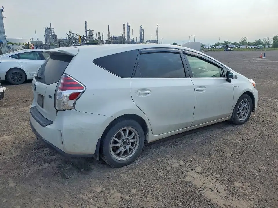 2017 TOYOTA PRIUS V TWO  