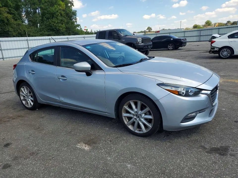 2017 MAZDA 3 TOURING  