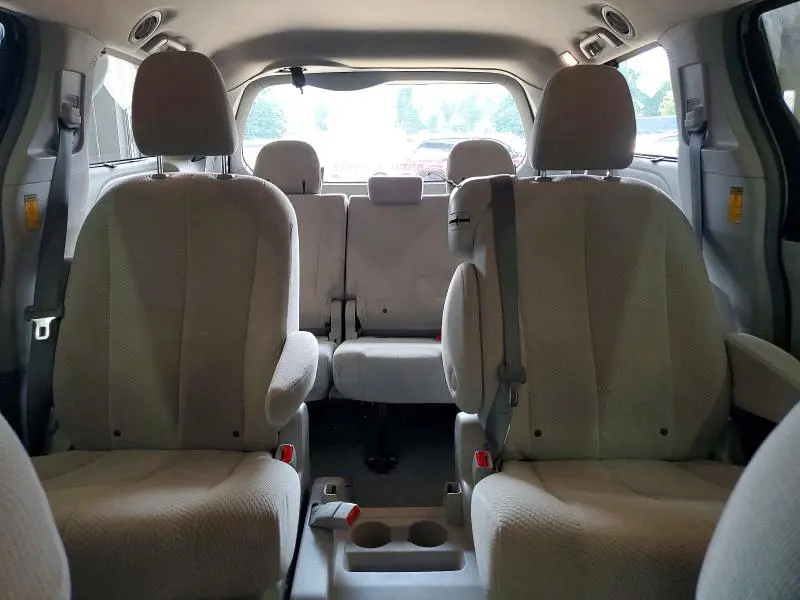 2014 TOYOTA SIENNA LE  