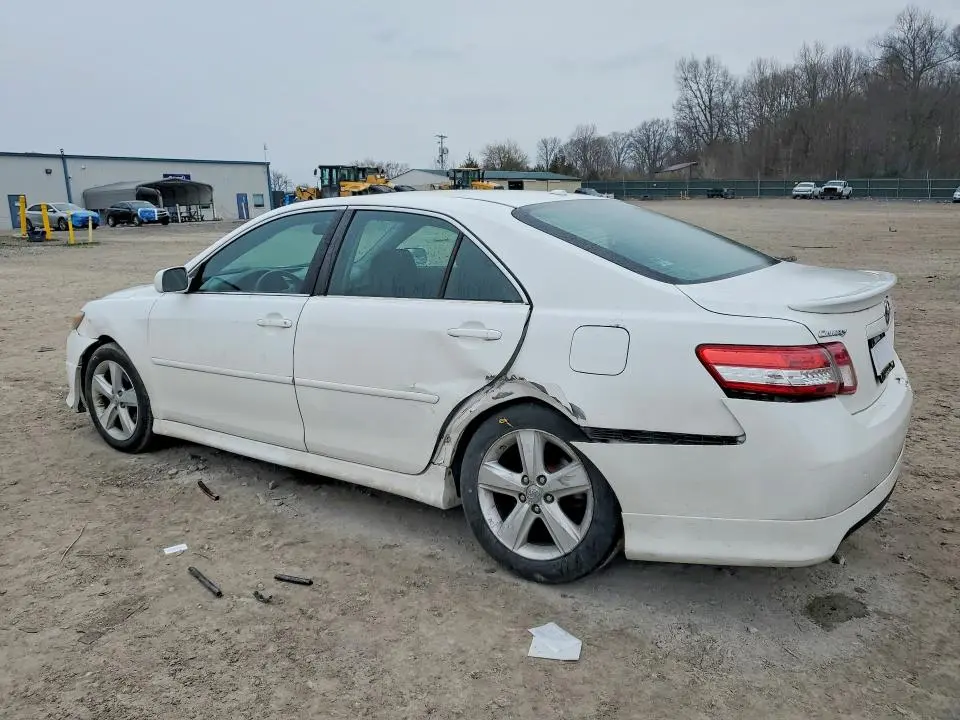 2011 TOYOTA CAMRY SE  