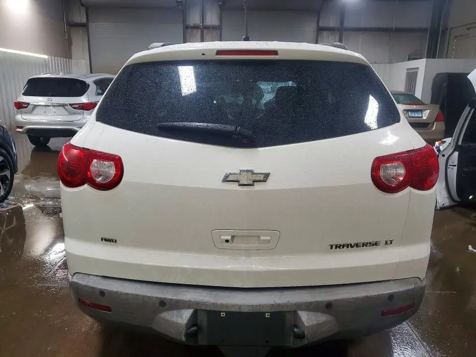 2011 CHEVROLET TRAVERSE LT  