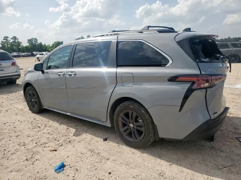 2024 TOYOTA SIENNA XSE  