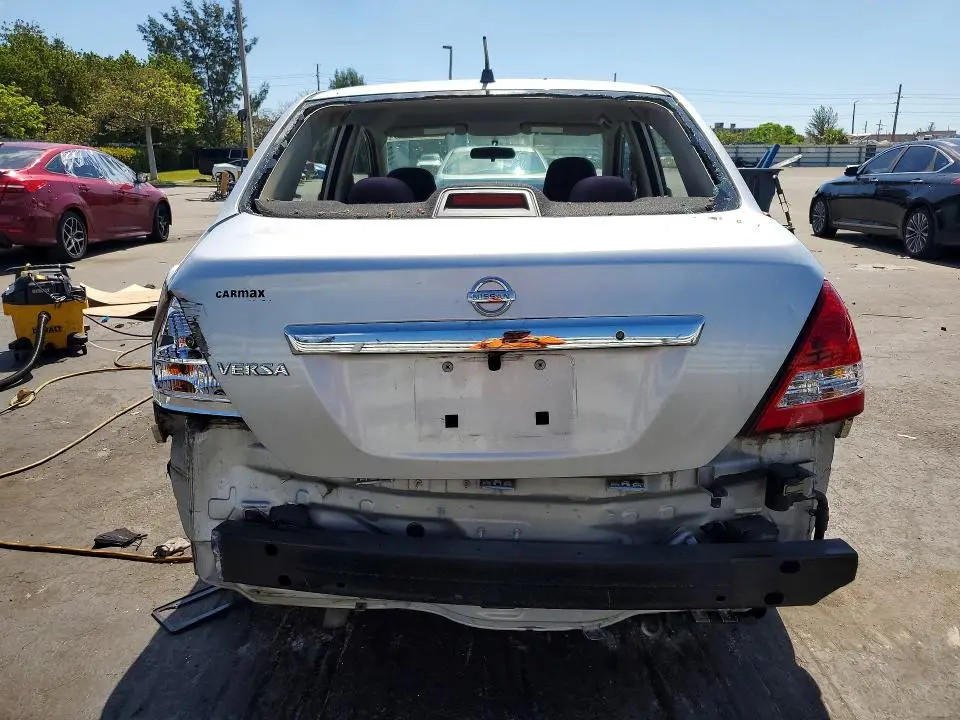 2010 NISSAN VERSA 1.8 S  