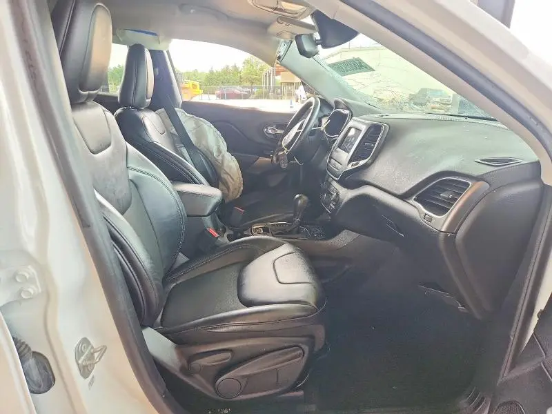 2021 JEEP CHEROKEE LATITUDE PLUS  