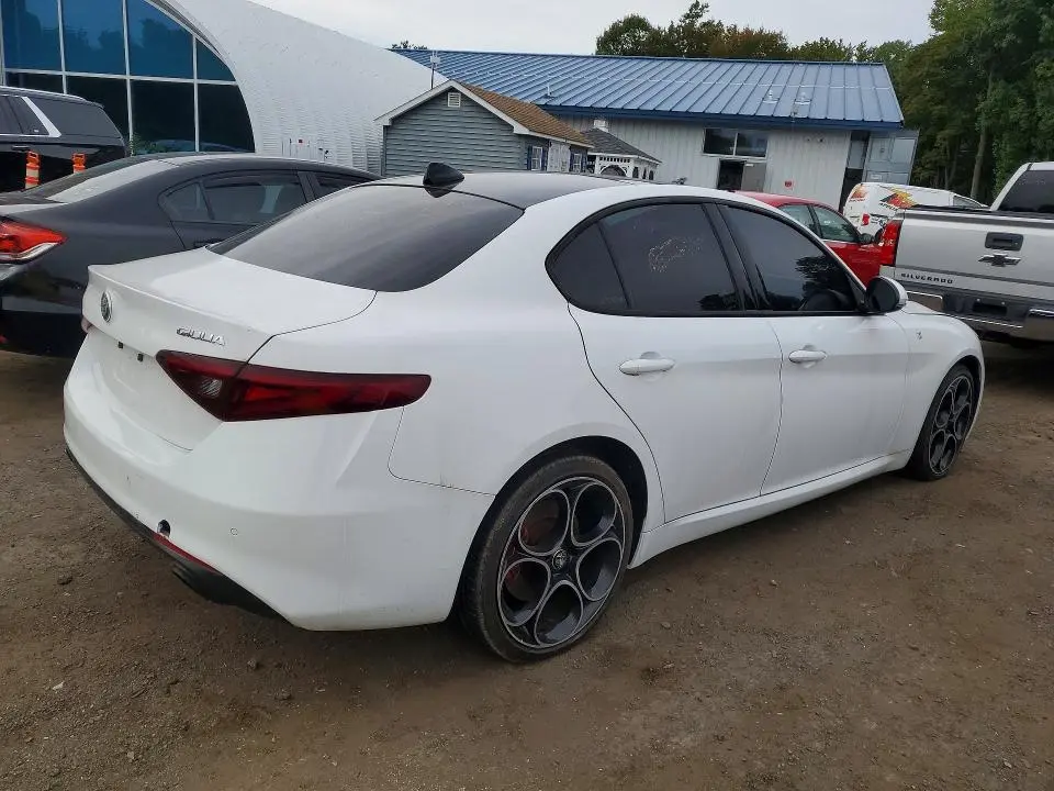 2022 ALFA ROMEO GIULIA SUPER  