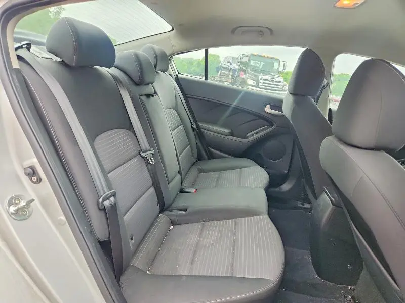 2017 KIA FORTE LX  
