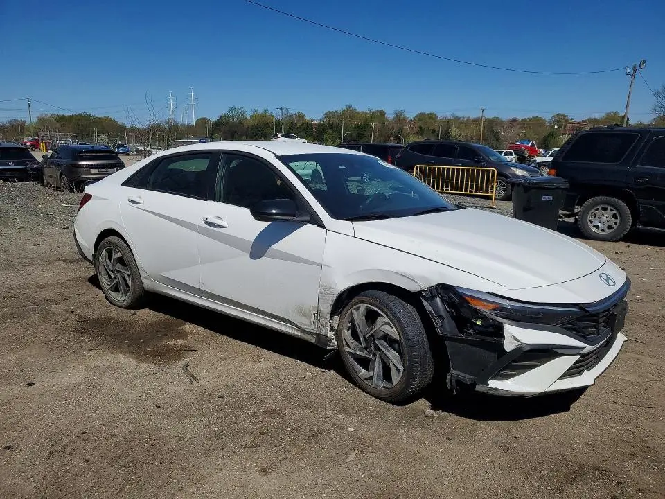 2025 HYUNDAI ELANTRA SEL SPORT  