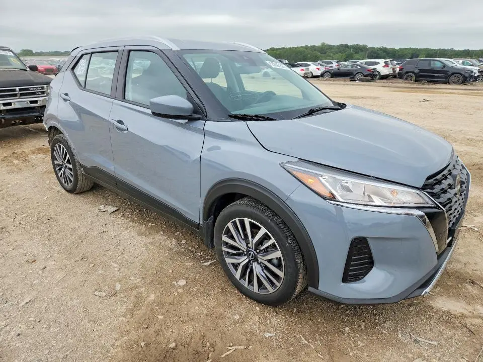2024 NISSAN KICKS SV  