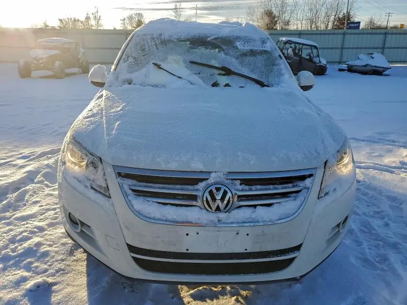 2011 VOLKSWAGEN TIGUAN S  