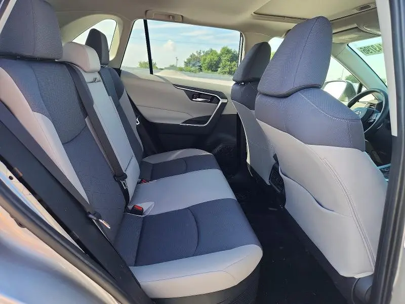 2022 TOYOTA RAV4 XLE  