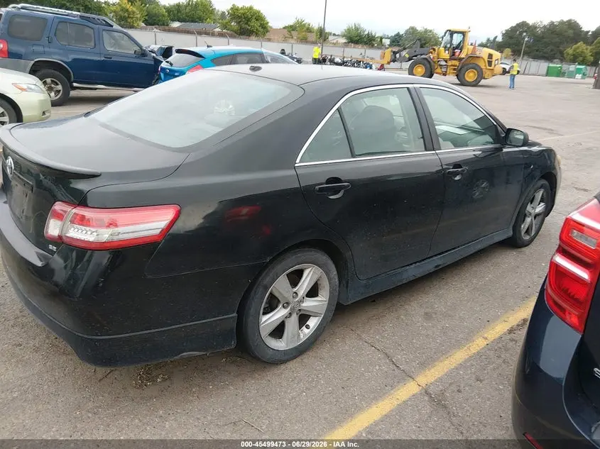 2011 TOYOTA CAMRY SE