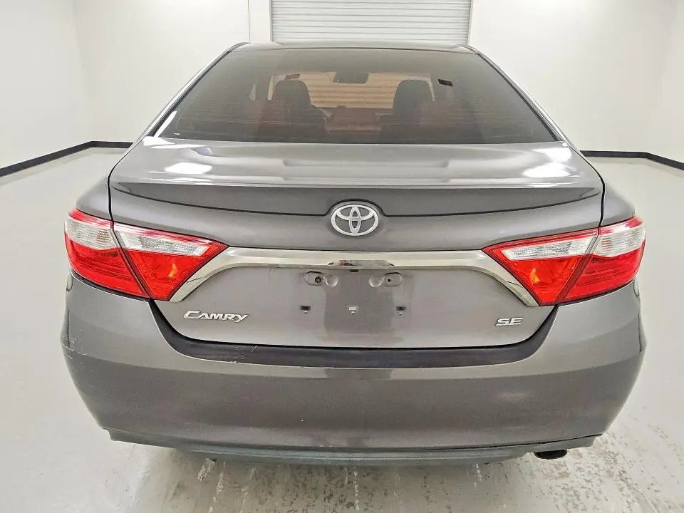 2015 TOYOTA CAMRY SE  