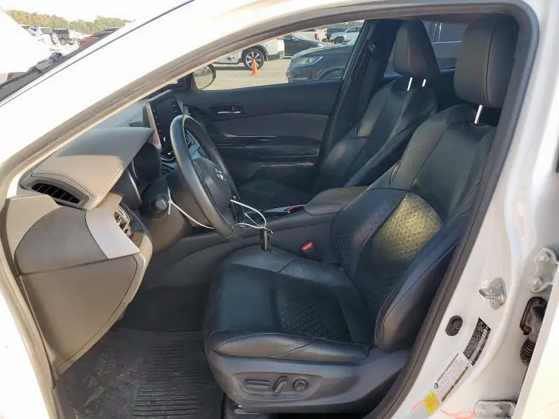 2020 TOYOTA C-HR XLE  