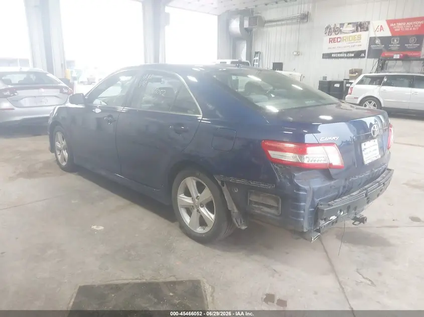 2011 TOYOTA CAMRY SE