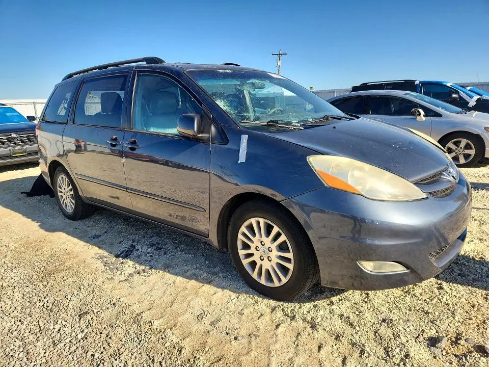 2010 TOYOTA SIENNA XLE  