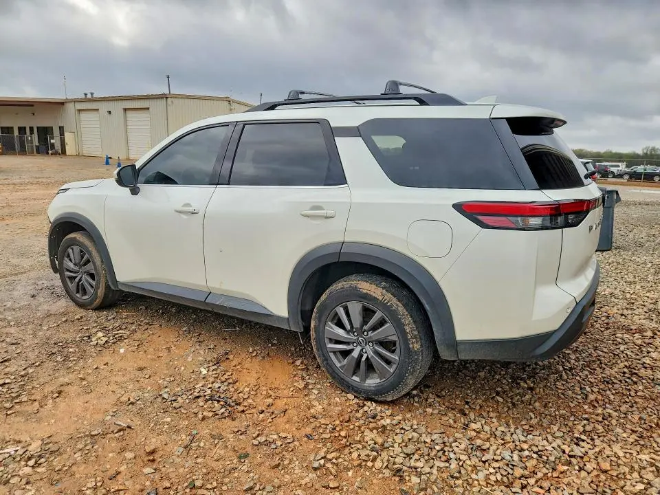 2023 NISSAN PATHFINDER SV  