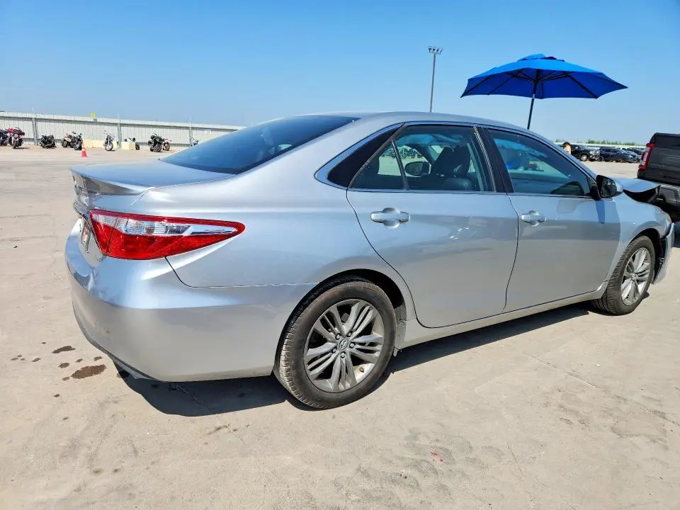 2016 TOYOTA CAMRY SE  