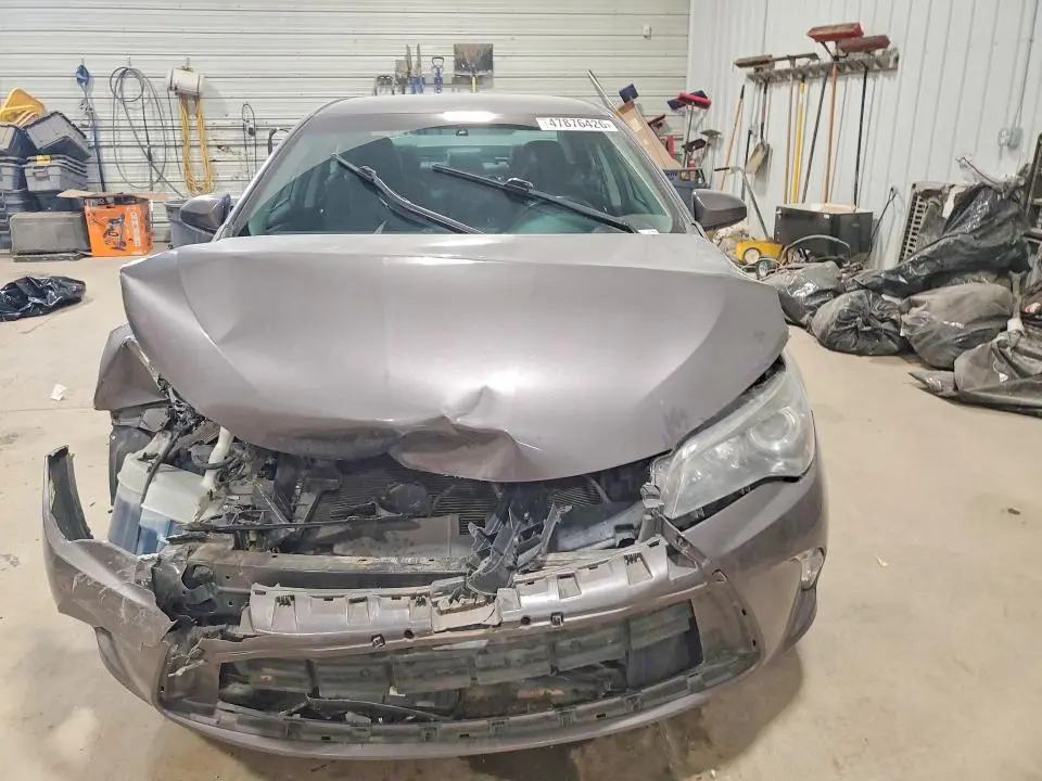2015 TOYOTA CAMRY SE  