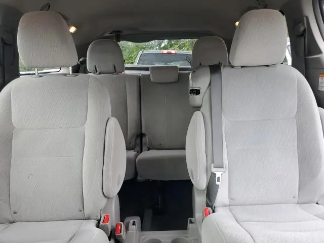 2016 TOYOTA SIENNA LE  