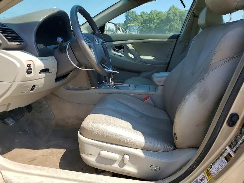 2010 TOYOTA CAMRY LE  