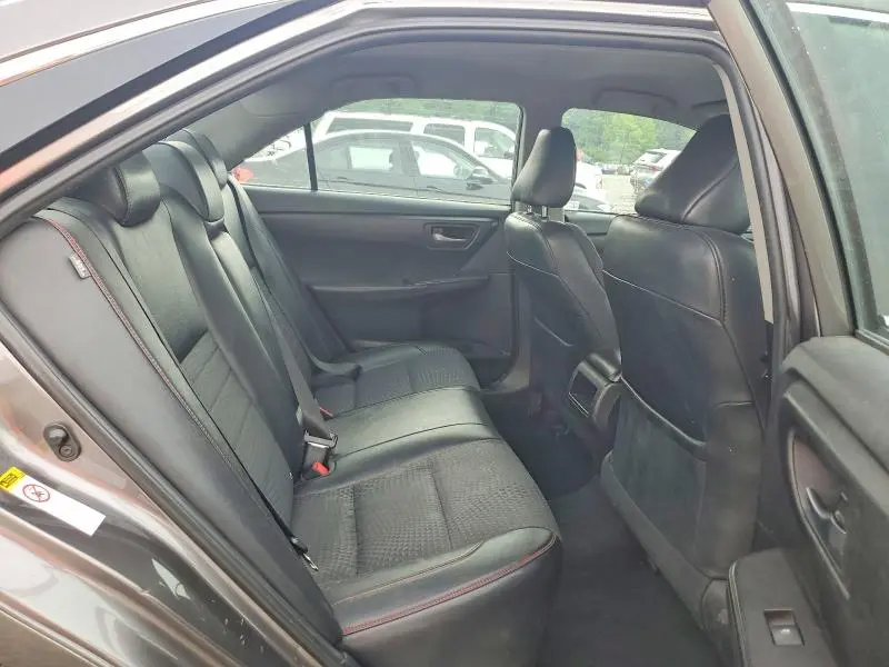 2015 TOYOTA CAMRY SE  