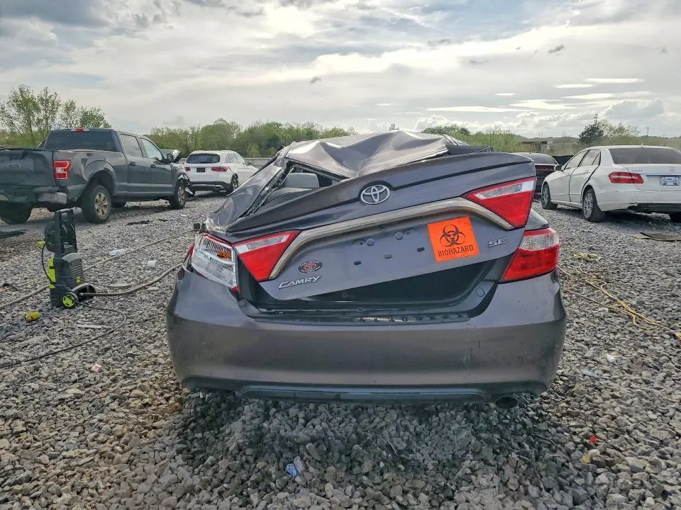 2017 TOYOTA CAMRY SE  