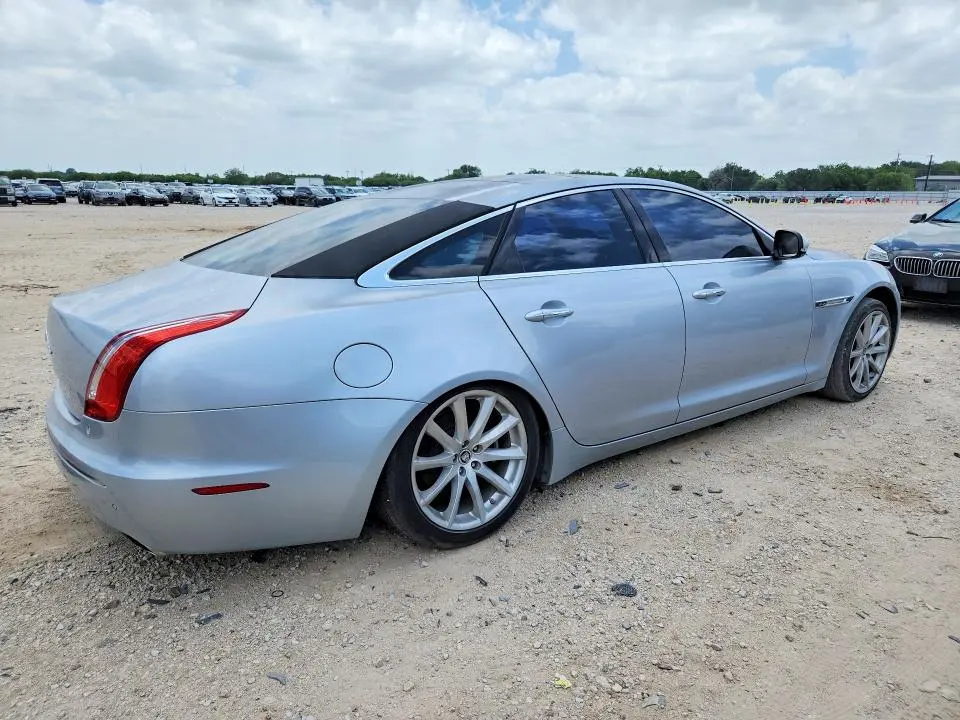 2011 JAGUAR XJ   