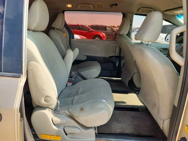 2011 TOYOTA SIENNA BASE 7-PASSENGER  