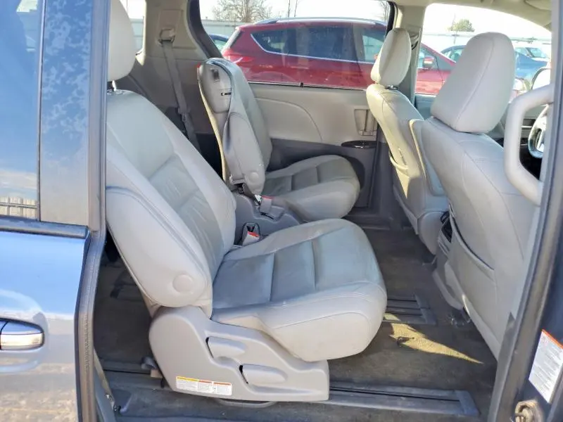 2016 TOYOTA SIENNA XLE 8-PASSENGER  