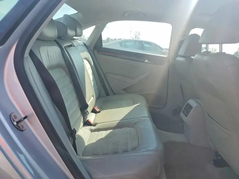 2014 VOLKSWAGEN PASSAT   