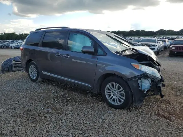 2016 TOYOTA SIENNA XLE  