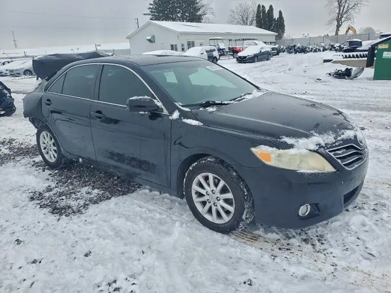 2011 TOYOTA CAMRY SE  