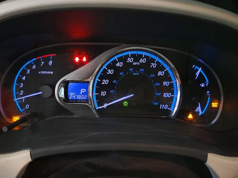 2013 TOYOTA SIENNA XLE 8-PASSENGER  